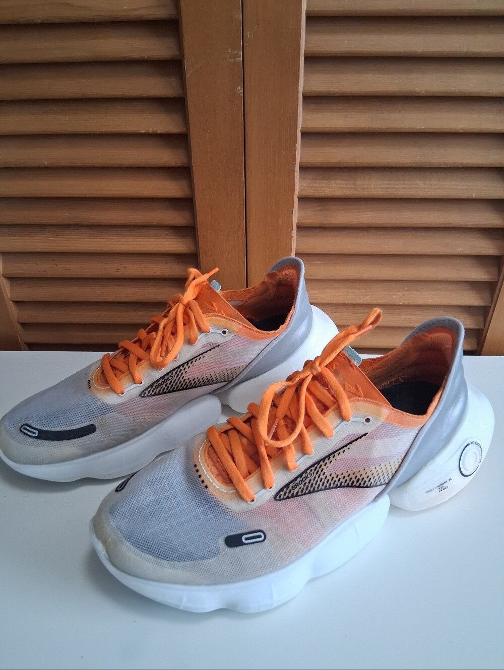 Brooks Aurora BL Nitrogen-Injected Men's Sneaker * Size: 10 (Medium)